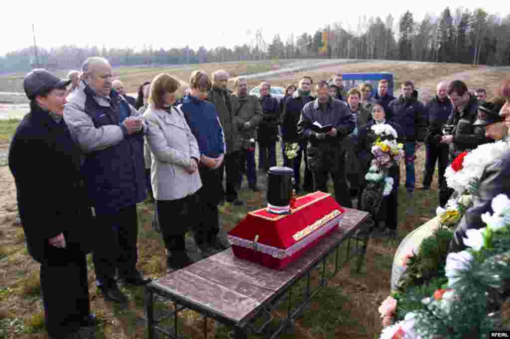 Пахаваньне журналіста Альгерда Невяроўскага