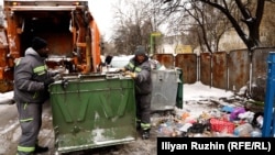 Луи Амджи от Камерун и Никема Амиду от Кот д'Ивоар на ул. „Мъдрен“ в София