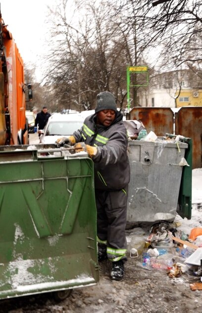 Ако тръгнете да обикаляте София с един камион за боклук