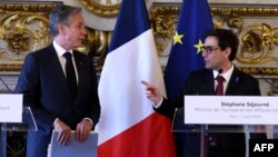 France - U.S. Secretary of State Antony Blinken (L) and French Foreign Minister Stephane Sejourne talk at the end of a joint press conference in Paris, April 2, 2024.