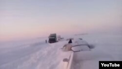 Снежный затор на трассе Оренбург - Орск