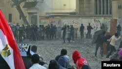 Каирдегі шерушілер мен полицияның қақтығысы. Египет, 21 қараша 2011 жыл. (Көрнекі сурет)