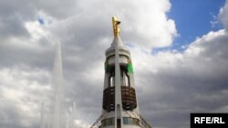 The Neutrality Arch capped with a gold statue of the late Saparmurat Niyazov in Ashgabat