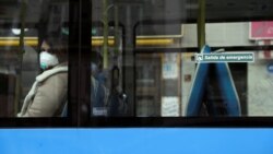 Žena s maskom u autobusu, Madrid, 17. ožujka