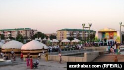 Түркмөнабат шаарында "Коон күнүн" майрамдоо 7-августта эле башталган. 