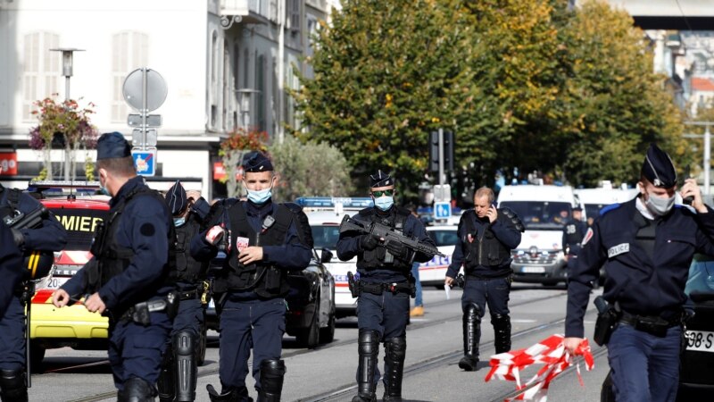 فرانسه کې امنیتي احضارات تر ټولو لوړې سطحې ته پورته شول