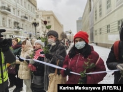 "Цепь солидарности" в Москве. Фото: Карина Меркурьева