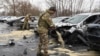 Российские военнослужащие устраняют последствия ракетной атаки в Белгороде, 17 марта 2024 года