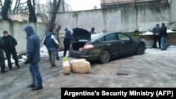 Москва. Затримання підозрюваних в спробі котрабанди наркотиків з Аргентини