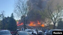 ԱՄՆ Միչիգան նահանգի Գրանդ Բլան քաղաքի մորմոնական եկեղեցին՝ այրվելիս