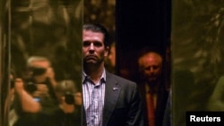 Donald Trump Jr la Turnul Trump din New York.
