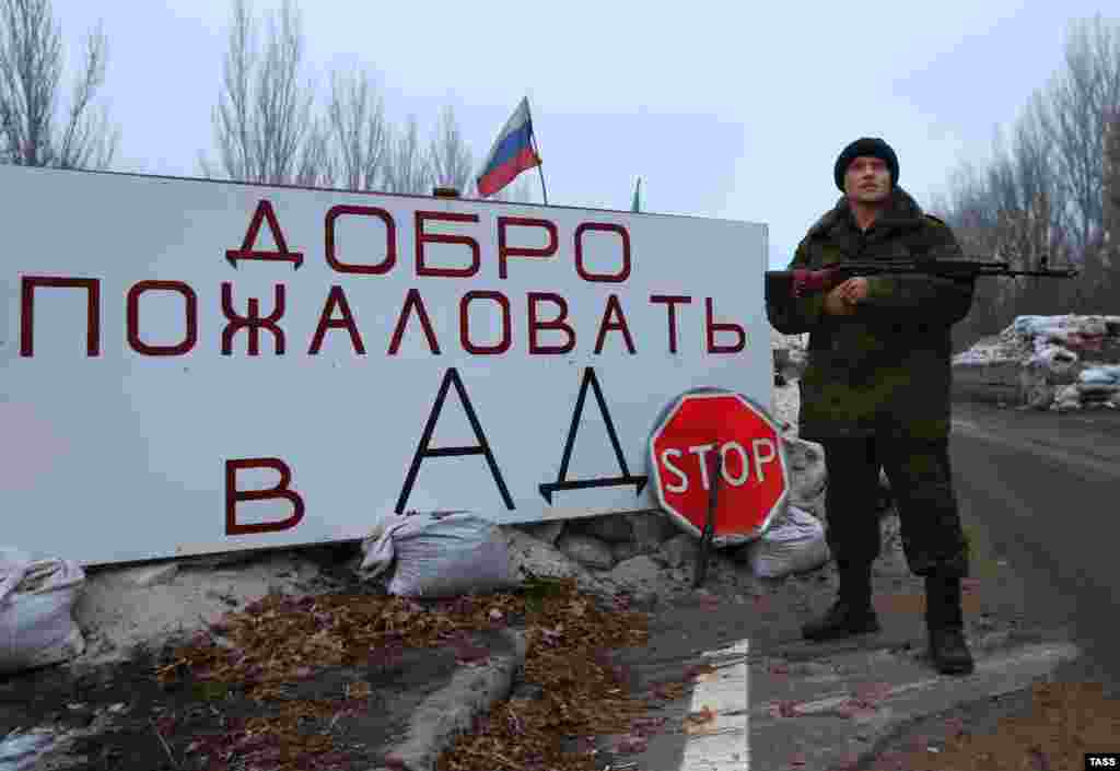 Блокпост бойовиків угруповання «ДНР», що визнане в Україні терористичним, на в’їзді в Горлівку, 14 грудня 2014 року