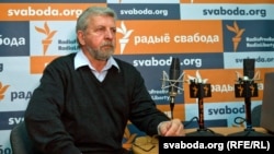Аляксандар Мілінкевіч у Менскай студыі Радыё Свабода. 2012 год