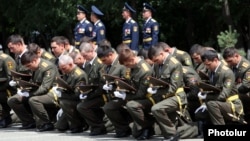 Armenia - New graduates of a military academy in Yerevan take an oath of allegiance in the presence of President Serzh Sarkisian, 26Jul2014.