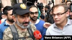 Никол Пашинян Еревандагы басма сөз жыйынынан кийин. 27-апрель, 2018-жыл. 