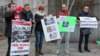 У Нью-Йорку біля будівлі ООН закликали звільнити російського активіста Дадіна
