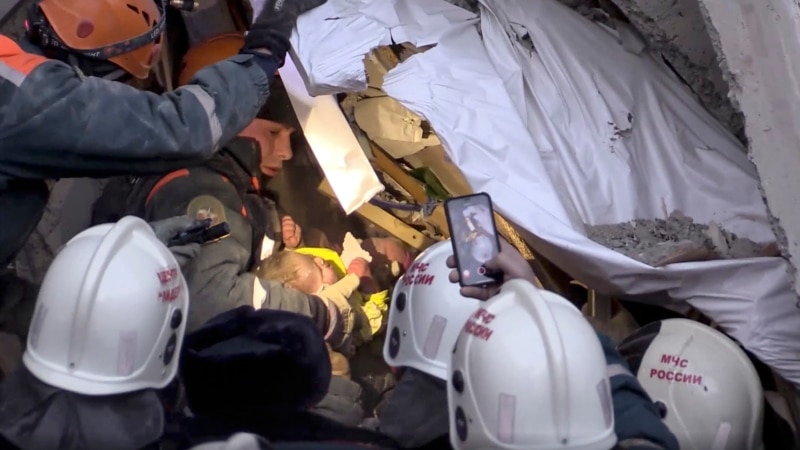 Спасеното бебе во Русија почна да дише без апарати