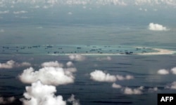 Съемка части островов Спратли, сделанная филиппинским военным самолетом в 2015 году