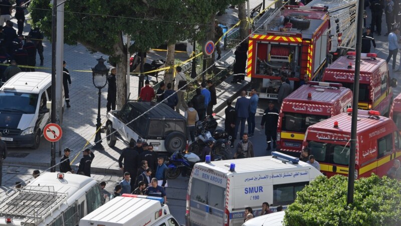 Деветмина ранети во самоубиствен бомбашки напад во Тунис 