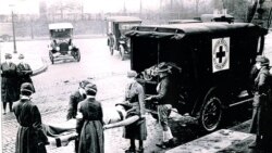 Сент-Луис, штат Миссури. Работа Красного Креста во время эпидемии испанки. Октябрь 1918 года. Фото: US National Archives