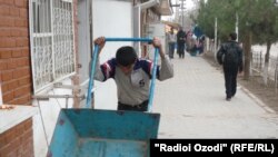 Homeless children in Qurghonteppa city, 10Oct2010