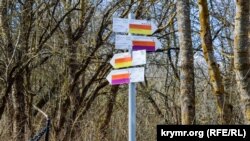 Указатели Большой Севастопольской тропы рядом с Морозовкой