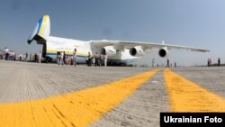Літак «Мрія» у Донецькому аеропорту. Донецьк, 26 липня 2011 року