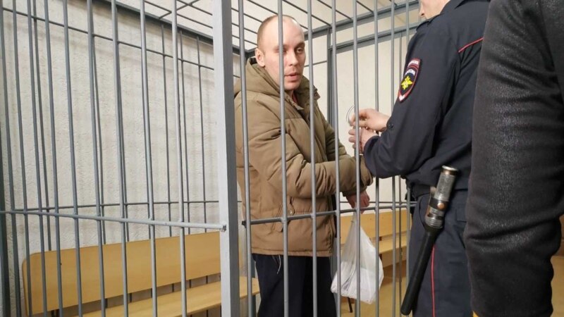 В Пскове суд признал незаконным помещение активиста Милушкина в одиночную камеру