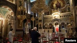Верниците мора да покажат негативни тестови за ковид за да влезат во црковните објекти