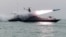 Снимка с неясна дата, публикувана от Иранската революционна гвардия (IRGC), показва лодка, изстрелваща ракета по време на военни учения в Персийския залив.