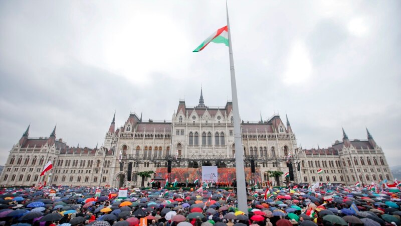 UE cere Ungariei să modifice în două luni legea ce se referă la organizațiile neguvernamentale 