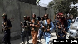 Tálib harcosok Kabulban, 2021. augusztus 18-án