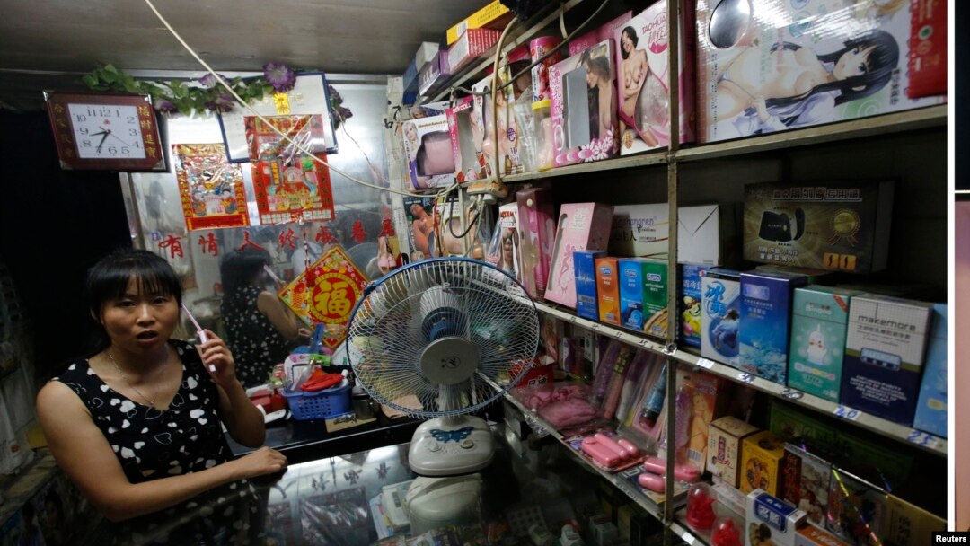 21 жастағы әлсіз мәскеулік Наташаның досына арналған минеткасы Ұйықтау және ренжіткен бейне