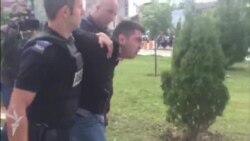 VV shfryn gomat e makinave zyrtare, dhjetëra të arrestuar