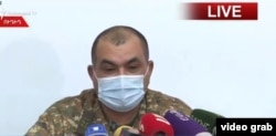 Tiran Hacsatrján altábornagy egy 2020. november 26-án tartott sajtótájékoztatón.