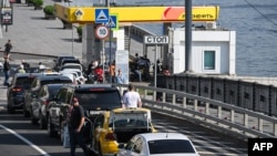 Очередь на автозаправочную станцию, Москва, 3 июля 2026 года