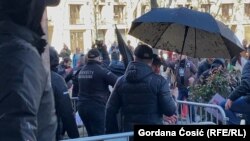 Zasedanje Skupštine Beograda uz sukobe i intervenciju policije