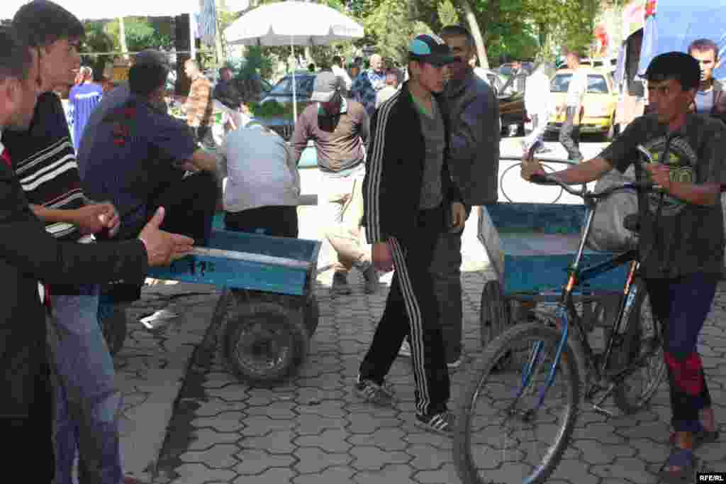 Дар орзуи арзонӣ #51