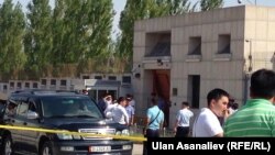 Kyrgyzstan's Deputy Prime Minister Zhenish Razakov said the suicide bomber rammed his explosives-laden car into the gate of the Chinese embassy and detonated the explosives.
