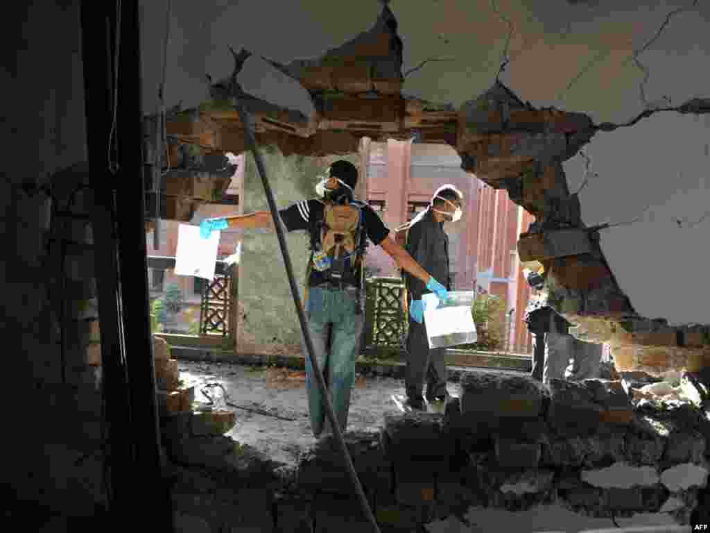 Pakistan -- Investigators collect evidence at the suicide blast site at Islamic International University in Islamabad, 20Oct2009 - Pakistani investigators collect evidence at the suicide blast site at Islamic International University in Islamabad on October 20, 2009. A double suicide bombing at a university campus in Pakistan's capital killed up to seven people, including the two bombers, an administration official said.
