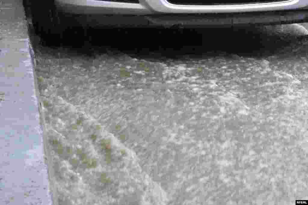 Yağma, yağış, Bakı gözləmir səni... #10