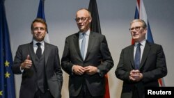 Fransa prezidenti Emmanuel Makron, Almaniya kansleri Fridrix Merts və Böyük Britaniyanın baş naziri Kir Starmer NATO sammiti çərçivəsində E3 toplantısında.