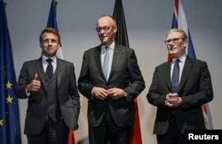 Лідери Франції, Німеччини, Великої Британії (зліва направо) позують для фото на полях саміту НАТО в Гаазі, Нідерланди, 24 червня 2025 року