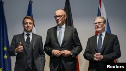 ემანუელ მაკრონი (მარცხნივ), ფრიდრიხ მერცი (შუაში), კირ სტარმერი (არქივის ფოტო)