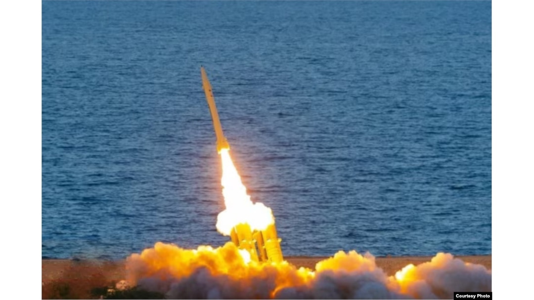 Raketa iraniane Fath 360, e raportuar si e furnizuar për Rusinë (foto nga arkivi)