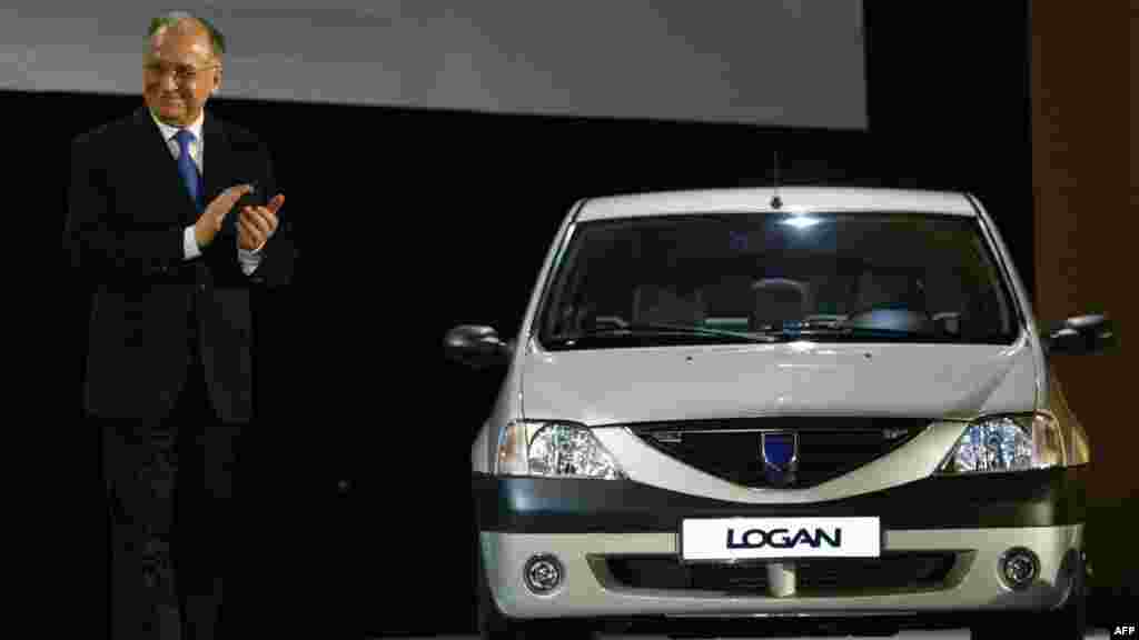 Lansarea primului model Dacia Logan - 2004