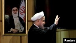 روحانی می‌گوید دولتش تابع رهبر جمهوری اسلامی است