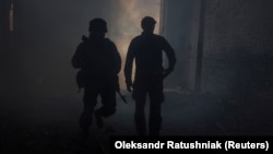 Українські військовослужбовці у промисловій зоні міста Сєвєродонецька Луганської області, 20 червня 2022 року