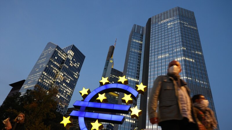 Eurozona rrit normat e interesit pas 11 vjetësh