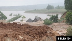 Будаўнічыя работы на месцы абвалу берагу Дзьвіны
